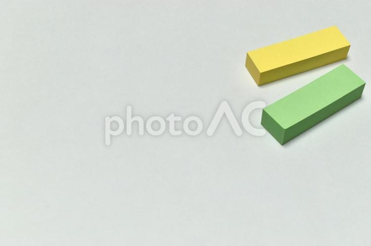 2色（緑、黄色）の付箋 付箋,パステルカラー,淡いの写真素材