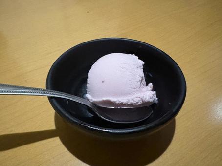 居酒屋シメのデザートブルーベリーアイス 居酒屋シメのデザートブルーベリーアイスの写真