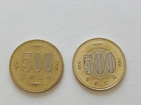 新旧500円玉 新旧500円玉 500円玉,500円,硬貨の写真素材