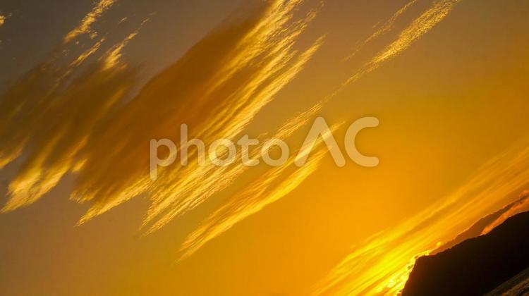炎のような夕焼け空 夕焼け,空,オレンジの写真素材