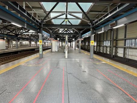 福井駅のプラットホーム 福井駅のプラットホームの写真
