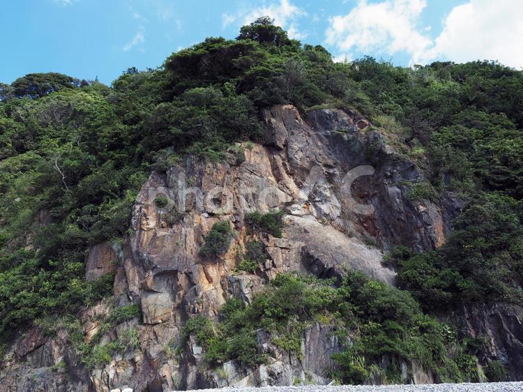海岸の岩と青空の風景 自然,風景,岩の写真素材