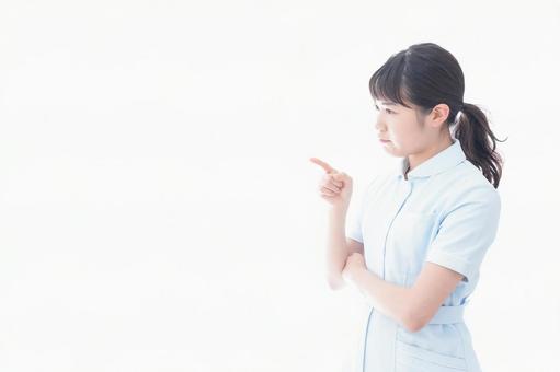 怒りを感じる若い看護師 怒りを感じる若い看護師 職業,医療,専門学校の写真素材