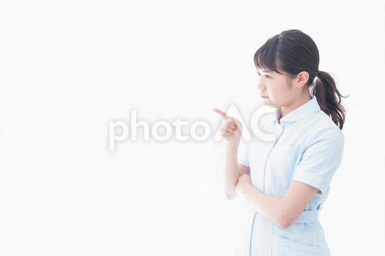 怒りを感じる若い看護師 職業,医療,専門学校の写真素材
