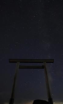 鳥居と天の川 鳥居と天の川 鳥居,天の川,星の写真素材