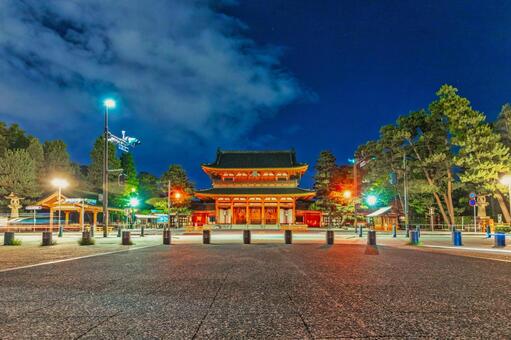 ライトアップされた京都平安神宮 京都,平安神宮,ライトアップの写真素材