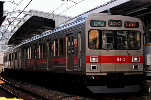 Photo, tokyu 9000 series, reprinted red belt, oimurimachi line, 