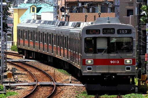 Photo, tokyu 9000 series, reprinted red belt, oimurimachi line, 