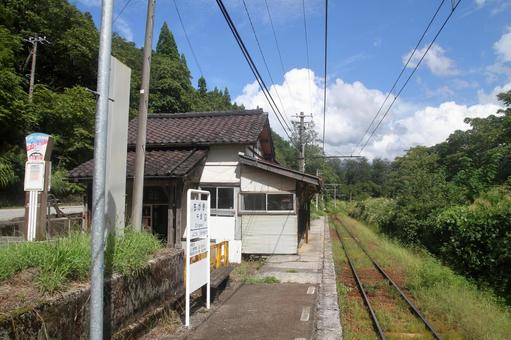 富山地方鉄道立山線、千垣駅、ホーム 富山地方鉄道立山線、千垣駅、ホーム 富山地方鉄道,富山地鉄,地鉄の写真素材