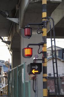踏切信号機の標識柱 踏切信号機の標識柱 信号機,鉄道信号,踏切信号の写真素材