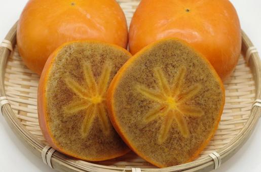 黒ゴマ果肉の甘柿（紀の川柿）の写真