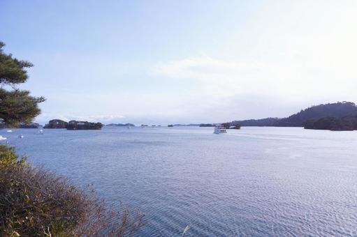 冬の松島湾と遊覧船が行き交う 松島,湾,海の写真素材