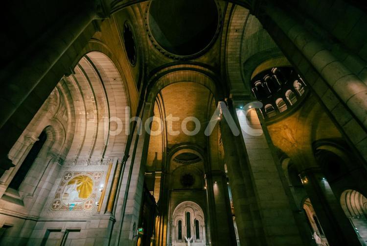 【フランス】夜のサクレクール寺院 フランス,パリ,サクレクール寺院の写真素材