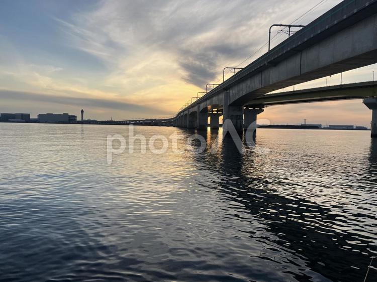 港湾部　夕焼け 朝焼け,日の出,出船の写真素材