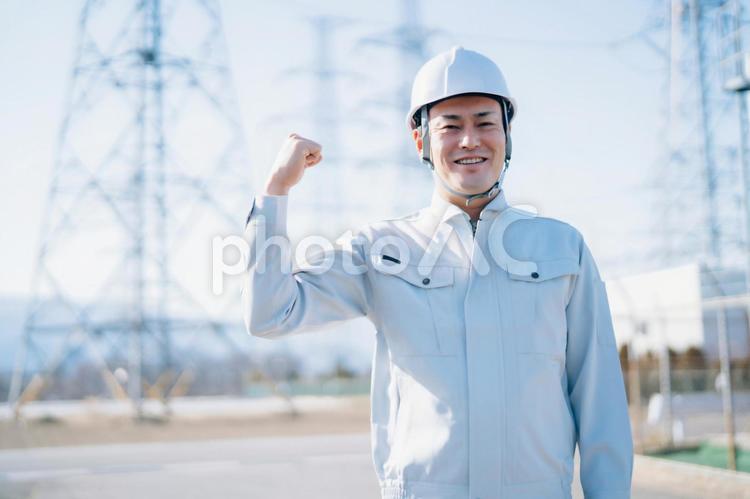電気工事士・電力会社・作業着を着た男性 電力会社,電気工事士,作業員の写真素材