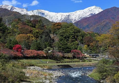 笹笛橋から望む谷川岳と利根川3 谷川岳,利根川,笹笛橋の写真素材