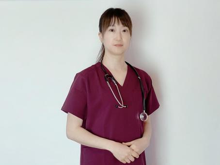 正面を向く看護師(医療従事者) 受付,問診,診察の写真素材