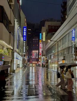 夜の池袋 ゲリラ豪雨に遭遇 夜の池袋 ゲリラ豪雨に遭遇の写真