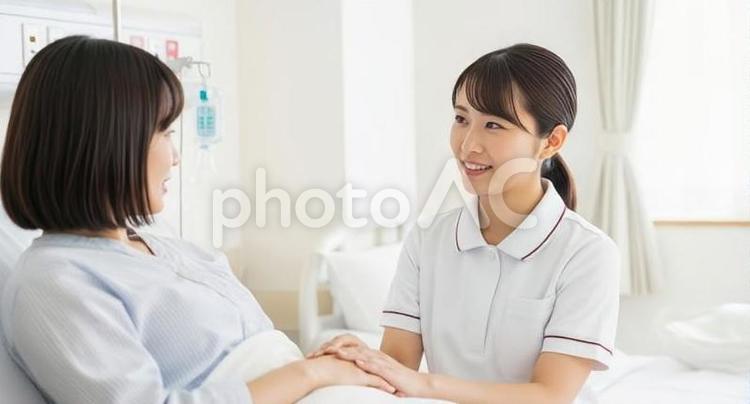 患者の手を取り気遣うアジア人看護師 看護師,女性,日本人の写真素材