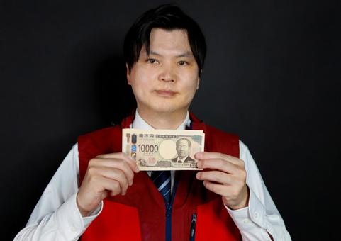 一万円札を持つ男性 一万円札を持つ男性 男性,一万円,紙幣の写真素材