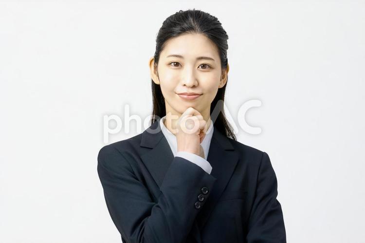 考える　笑顔　女性　スーツ　仕事 スーツ,女性,若いの写真素材