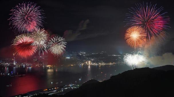 美しき打ち上げ花火 美しき打ち上げ花火 関門海峡花火大会,関門海峡,関門橋の写真素材