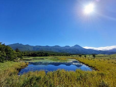 知床連山と一湖~世界遺産:知床国立公園 知床連山と一湖~世界遺産:知床国立公園 知床連山,一湖,国立公園の写真素材