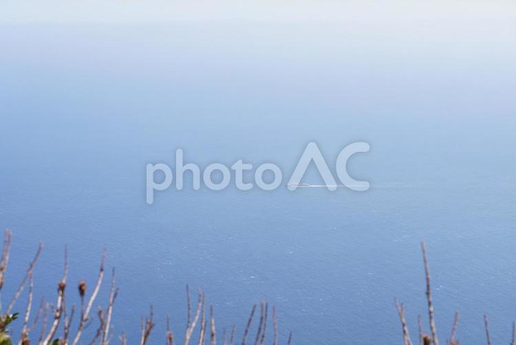 海と少しの空　青い背景 海,背景,空の写真素材