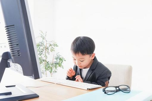 オフィスで働く子供ビジネスマン オフィスで働く子供ビジネスマン 官僚,子ども,労働者の写真素材