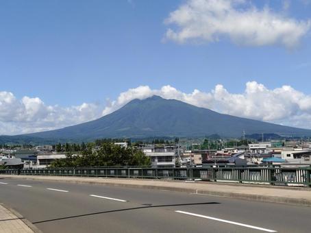 城西大橋から見た津軽富士 岩木山 城西大橋から見た津軽富士 岩木山の写真