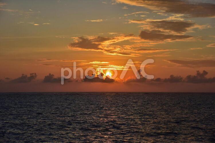 下地島の夕日 下地島,夕方,夕日の写真素材