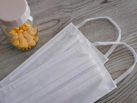 マスクと風邪薬 マスク,風邪薬,不織布の写真素材