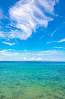 海岸沿いから眺める海 海岸沿いから眺める海 海,空,景色の写真素材