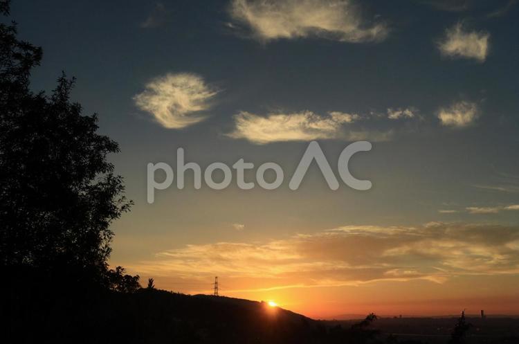 夏休み最後の朝陽 空,風景,自然の写真素材
