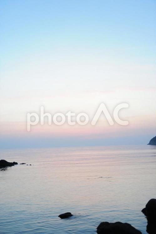 瀬戸内海の夕暮れ 海,マリンブルー,スカイブルーの写真素材