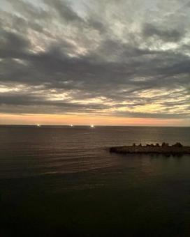 朝焼けの海 朝焼けの海の写真