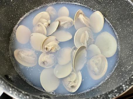 アサリやハマグリを茹でる アサリやハマグリを茹でる あさり,ハマグリ,茹でるの写真素材