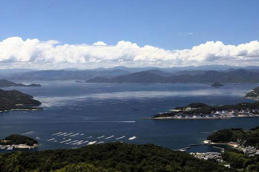 江田島源風景 瀬戸内,海,筏の写真素材