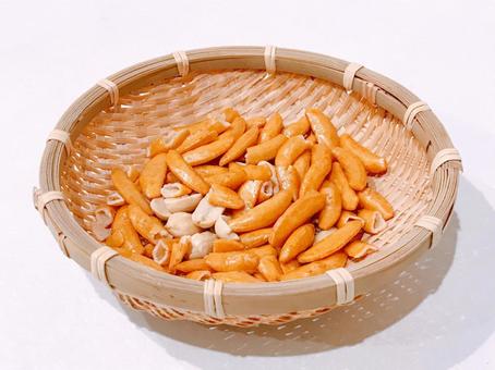 柿の種 柿の種,柿ピー,柿ピーナッツの写真素材