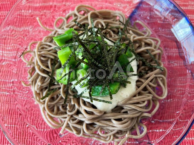 とろろとオクラの冷たい蕎麦 とろろ蕎麦,ソバ,蕎麦の写真素材