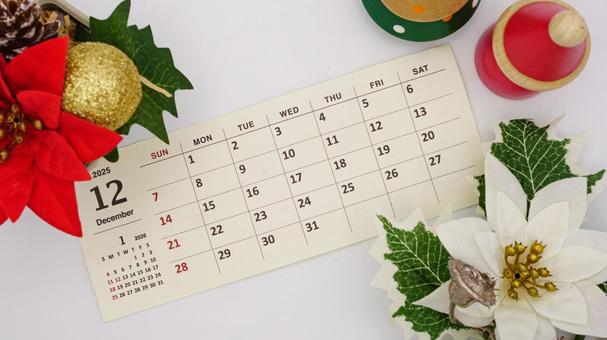 12月カレンダーとクリスマスオーナメント 12月,カレンダー,クリスマスの写真素材