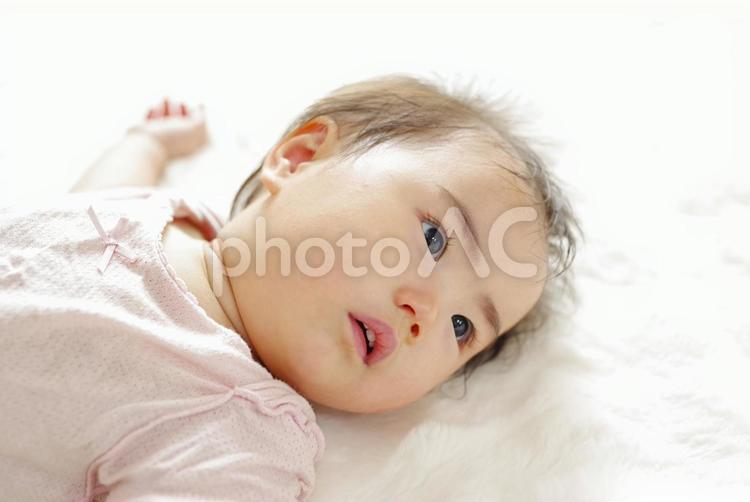 無邪気に笑う赤ちゃんポートレート 赤ちゃん,ベビー,かわいいの写真素材