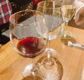 赤ワイングラス ワイン,ワイングラス,赤ワインの写真素材