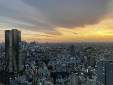 都会の夕焼けの写真