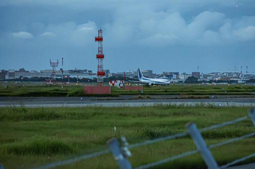 福岡空港と街並みの穏やかな夕暮れ 福岡空港と街並みの穏やかな夕暮れの写真