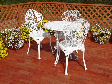 terrace, terrasse, plate-forme en bois, une table, JPG