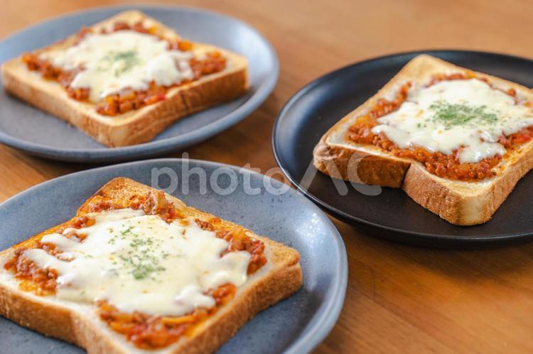 ミートソースとチーズのトースト朝食 トースト,チーズ,ミートソースの写真素材