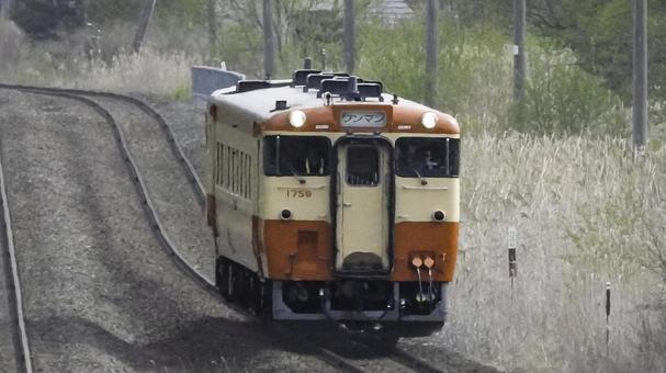 復刻色のキハ40ー1759 復刻色のキハ40ー1759の写真