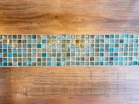 ガラスのタイルと木のテーブル ガラス,タイル,木の写真素材