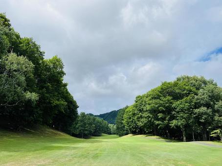 山々を背景にしたゴルフコース 山々を背景にしたゴルフコース ゴルフ,水上高原ゴルフコース,ゴルフ場の写真素材